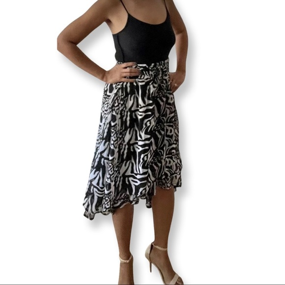 Beautiful Handmade Skirt Size Small/Medium￼￼ Asymmetrical high - Low Style - Picture 8 of 10